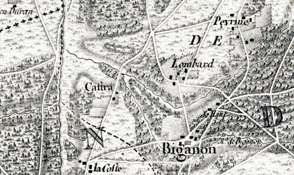 Extrait de la carte de Belleyme (XVIIIe siècle) montrant le hameau du Castéra, l’emplacement de sa chapelle, et un chemin nord-est / sud-ouest reprenant le tracé de la voie romaine.